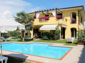 Nicely Decorated Holiday Home with Swimming Pool in Lazise